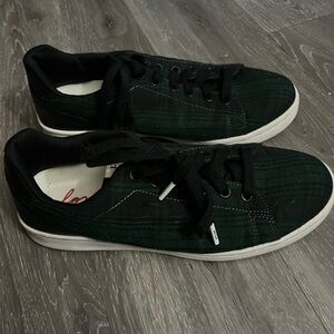 Ellen Degeneres Black and Green Plaid Chapala Sneakers Holiday 90s y2k